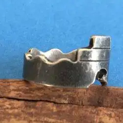 Aaron Brokeshoulder (Shawnee-Choctaw-Kewa) – Fingerring mit Pueblo