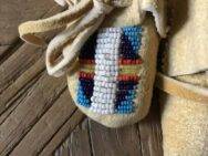 Kathy Andersen (Blackfeet) – Babymoccasins mit Beadwork