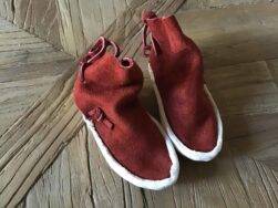 Pueblo Baby/Kindermoccasins aus rotbraunem Leder