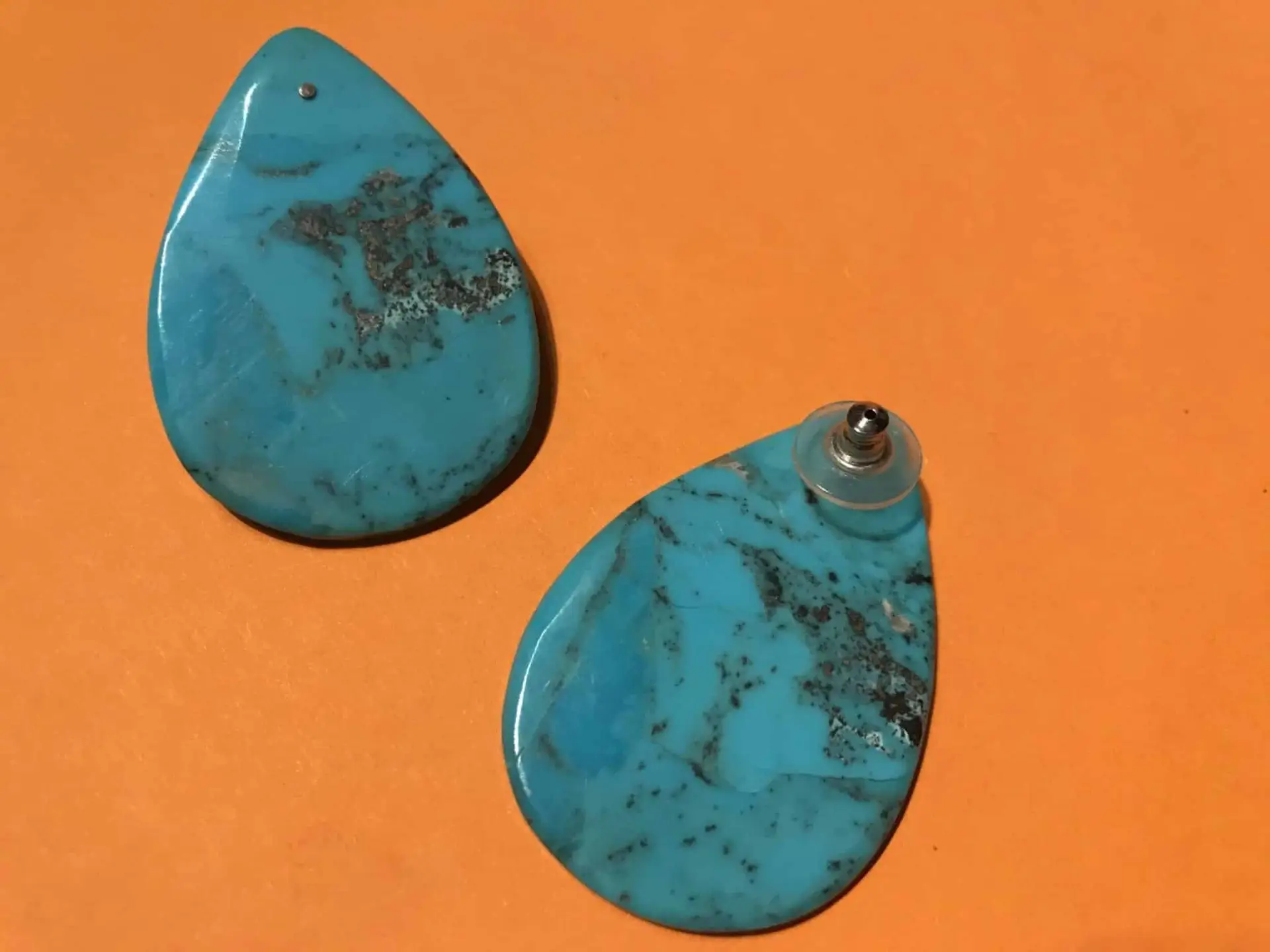 Raymond Garcia (Kewa) - Türkis in Tropfenform 2 Raymond Garcia (Kewa) – Türkis in Tropfenform