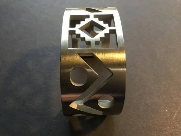 Carlton Jamon (Zuni) – Stahlarmreif