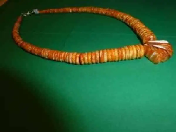 Lupe Lovato (Kewa) - Halskette aus Muschel 4 Lupe Lovato (Kewa) – Halskette aus Muschel