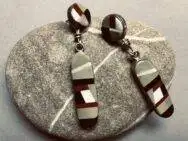 PeggyLeekya(Zuni)&#;MosaicInlayOhrschmuck