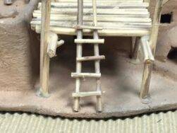 Marty Romero (Taos Pueblo) – Miniatur Pueblo Adobe House
