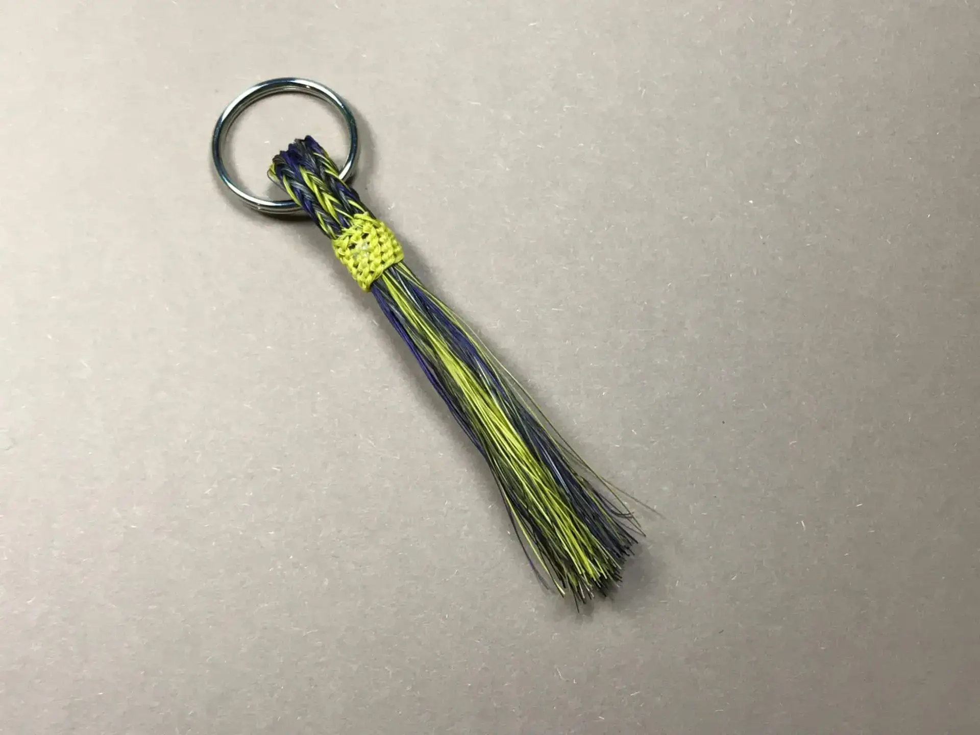 Chet Cordell (Dakota) - Pferdehaaranhänger 1 Navajo&#;DyeChart(Färbepflanzen)