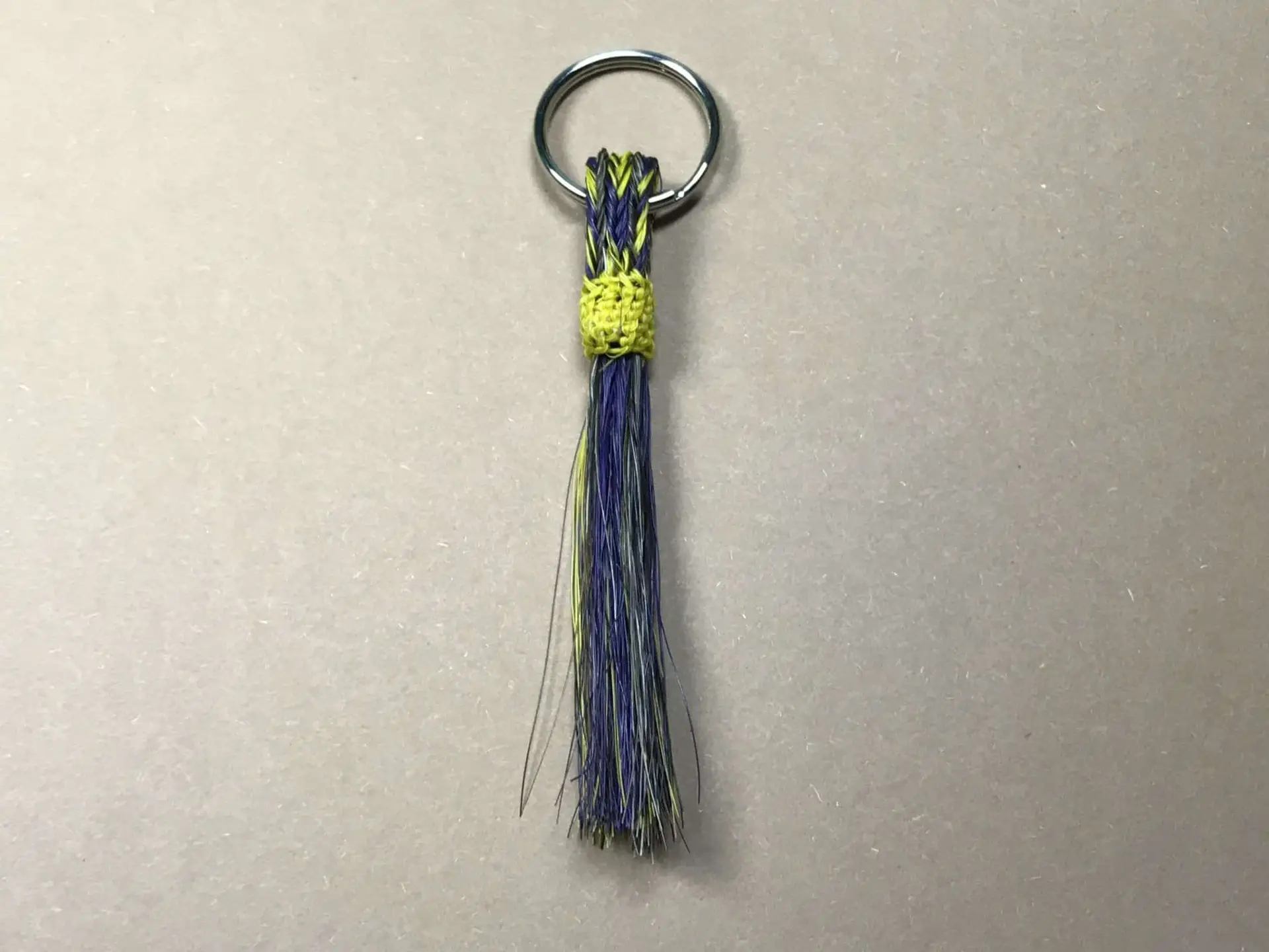 Chet Cordell (Dakota) - Pferdehaaranhänger 2 Navajo&#;DyeChart(Färbepflanzen)