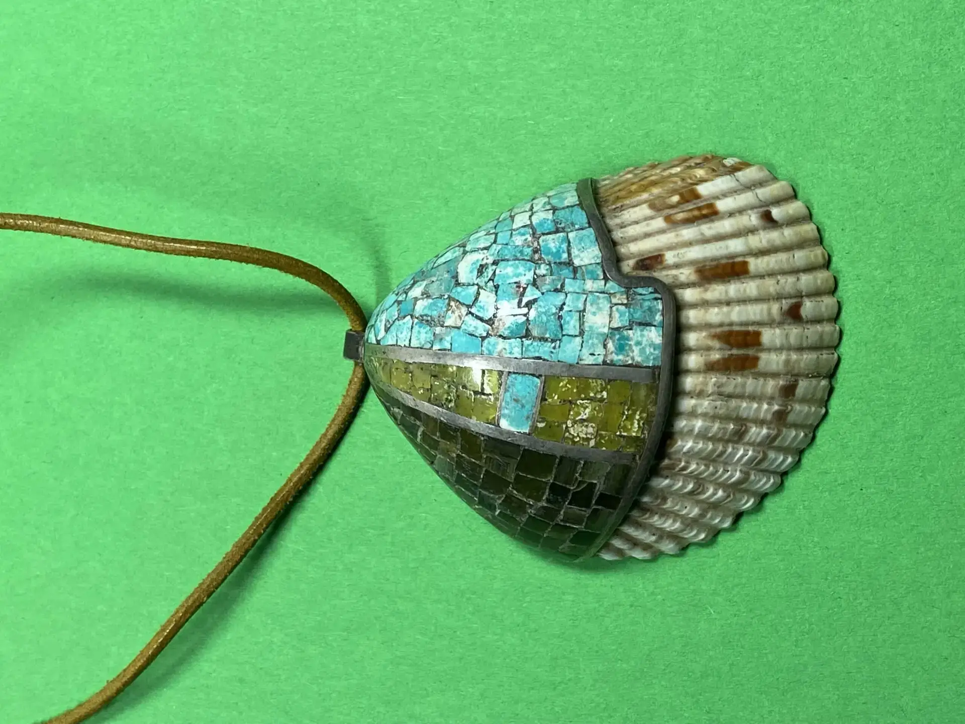 A. Melton (Kewa) – Muschelanhänger