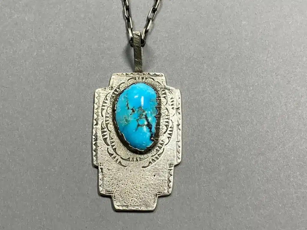 https://www.prairiewind.ch/produkt/jonah-hill-hopi-silberanhaenger-mit-grossem-tuerkis/
