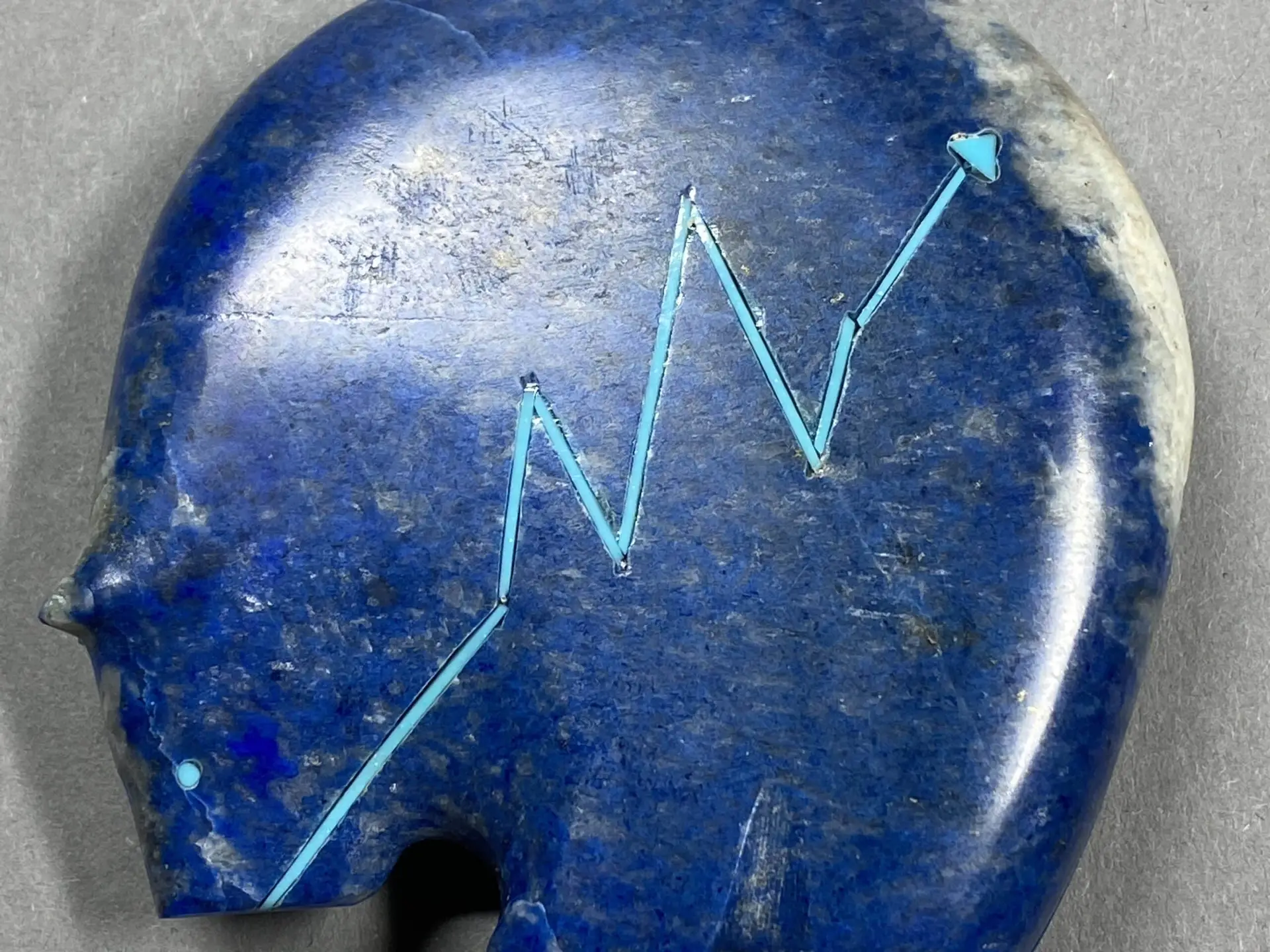 Stewart Quandelacy (Zuni) - Bär mit Herzlinie 1 Stewart Quandelacy (Zuni) – Bär mit Herzlinie