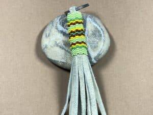 Alta White Plume (Lakota) - Schlüsselanhänger mit Beadwork