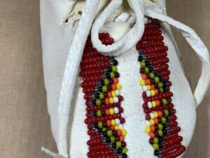 Robert Trujilla (Taos Pueblo) - weisse Babymoccasins