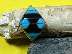 Yvonne Charlie (Zuni) - Fingerring mit Channel Inlay