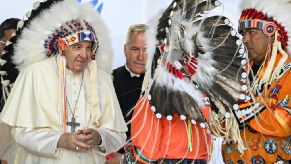 Papst bittet Ureinwohner um Vergebung für erlittenes Unrecht ihrer Kinder