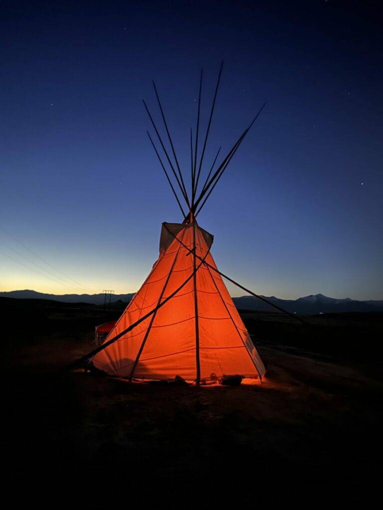 Tipi am Thacker Pass errichtet - Polizei spricht letzte Warnung aus
