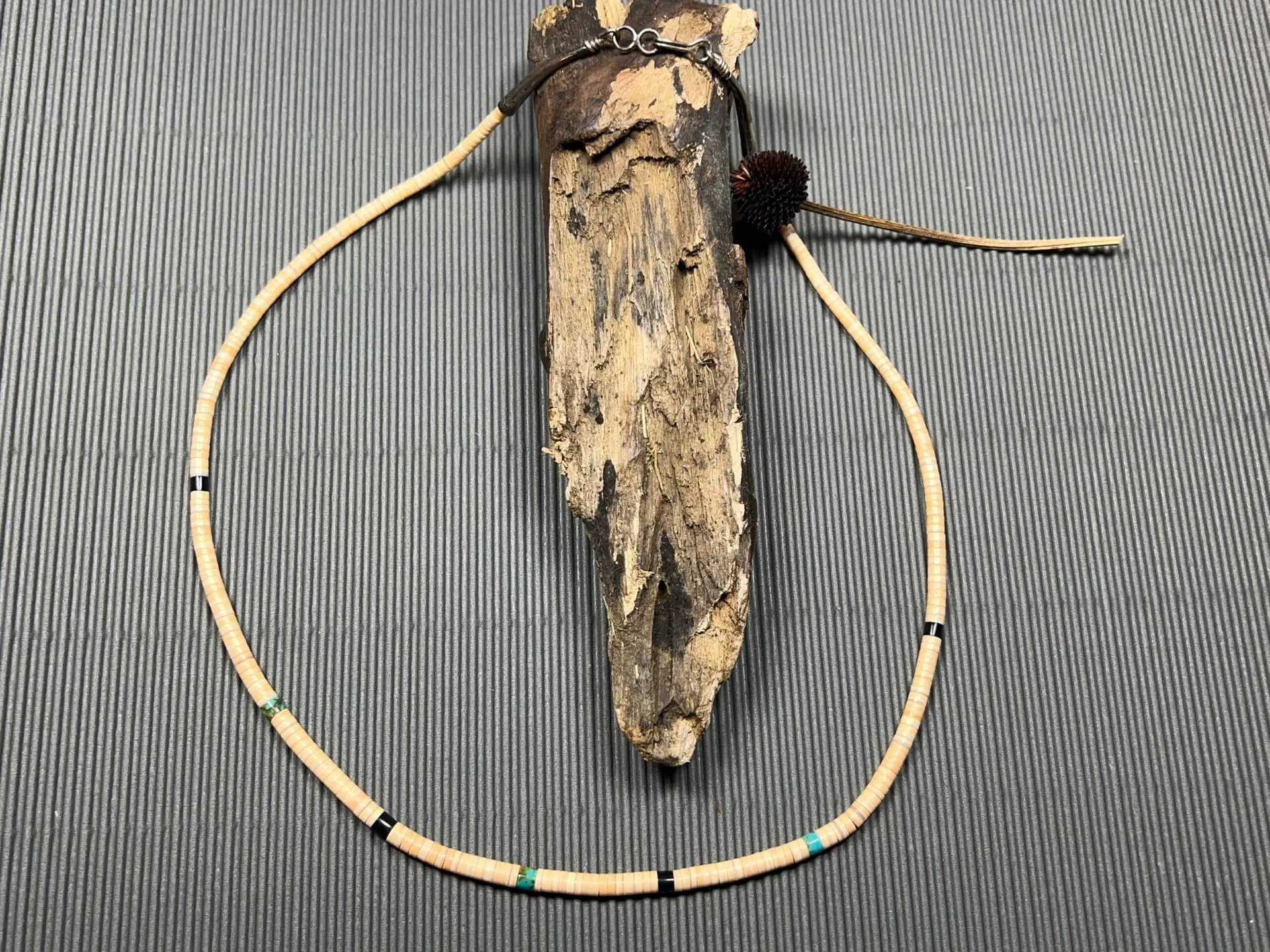 Raymond Gasper (Zuni) - Muschelkette mit Steinperlen