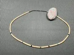 Raymond Gasper (Zuni) - Muschelkette mit Steinperlen