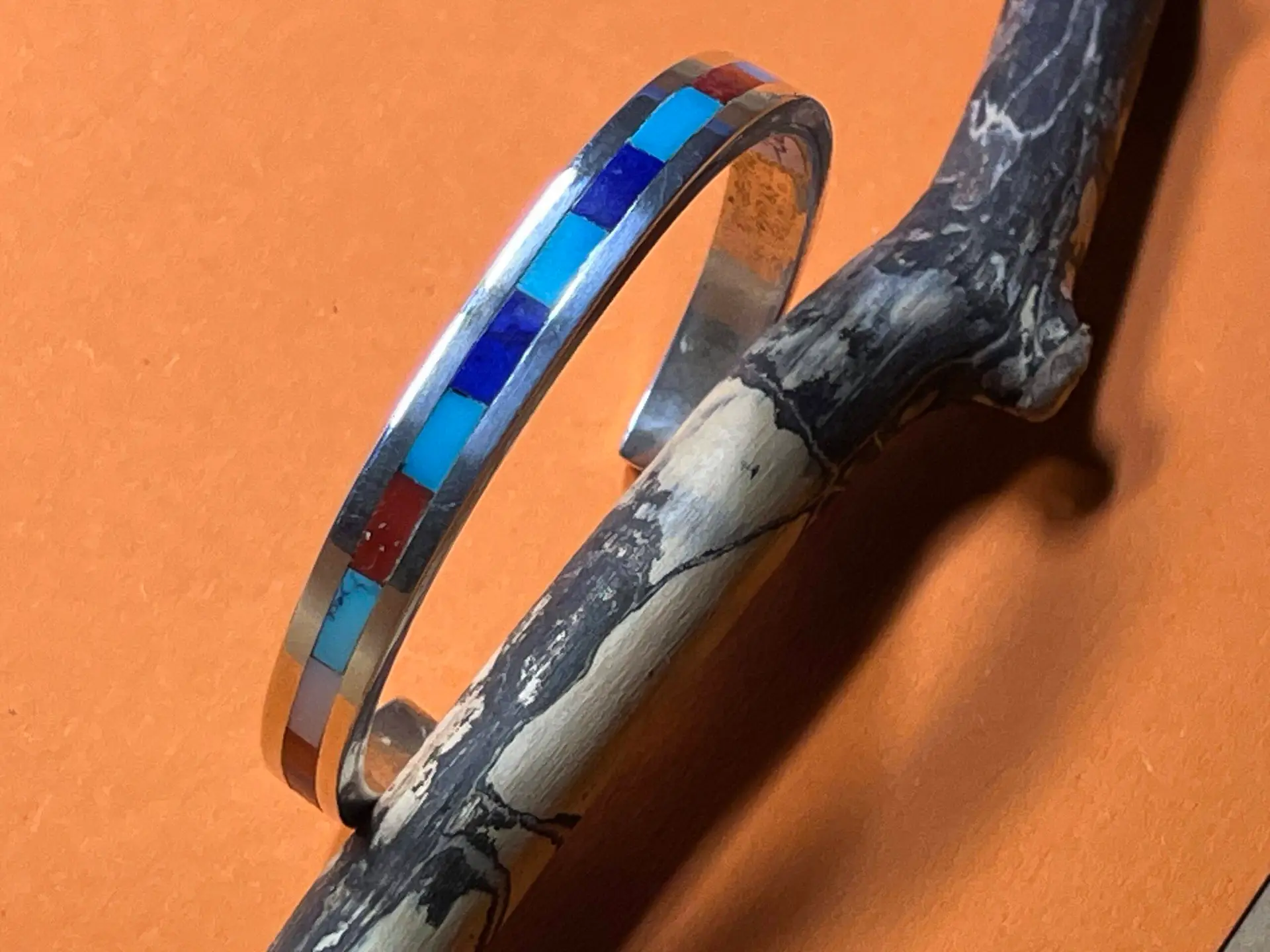 Brodie Coonsis (Zuni) - vielfarbiger Armreif