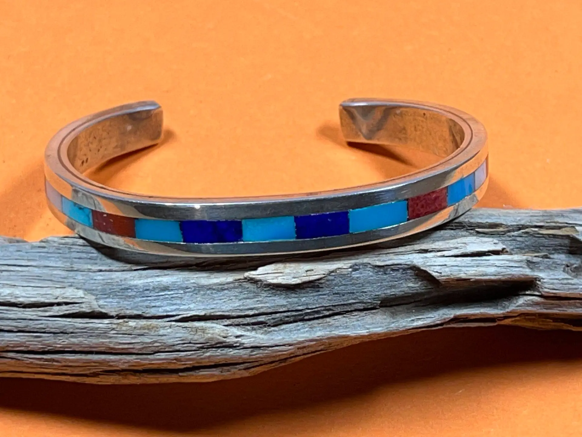 Brodie Coonsis (Zuni) - vielfarbiger Armreif