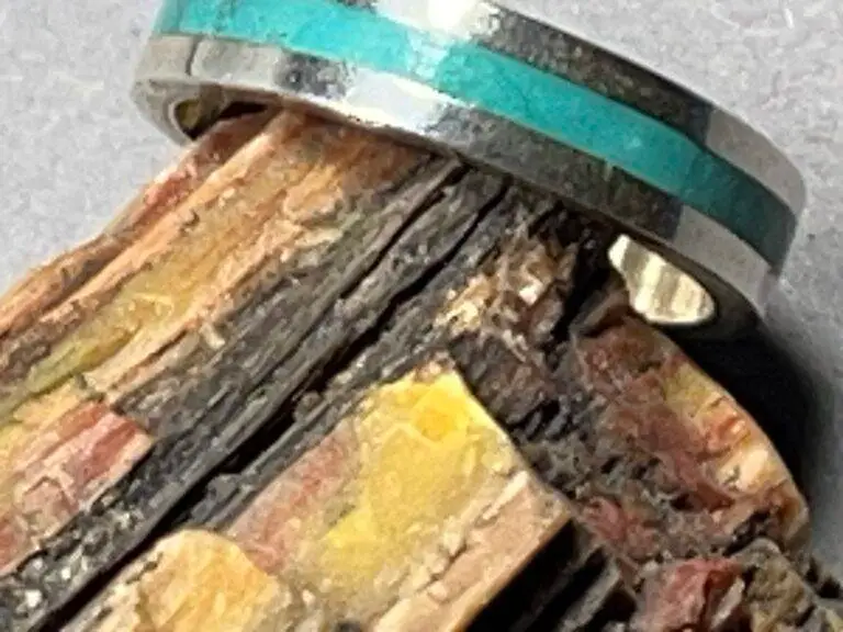Warum ist Türkis so wertvoll? Herkunft zählt 2 Devin Seowtewa (Zuni) - Bandring mit Türkis