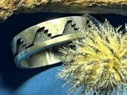 Louie Josytewa (Hopi) - Fingerring mit Wassersymbolen