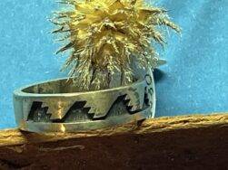 Louie Josytewa (Hopi) - Fingerring mit Wassersymbolen