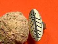 Riley Polyquaptewa (Hopi) - Fingerring mit Overlayplatte